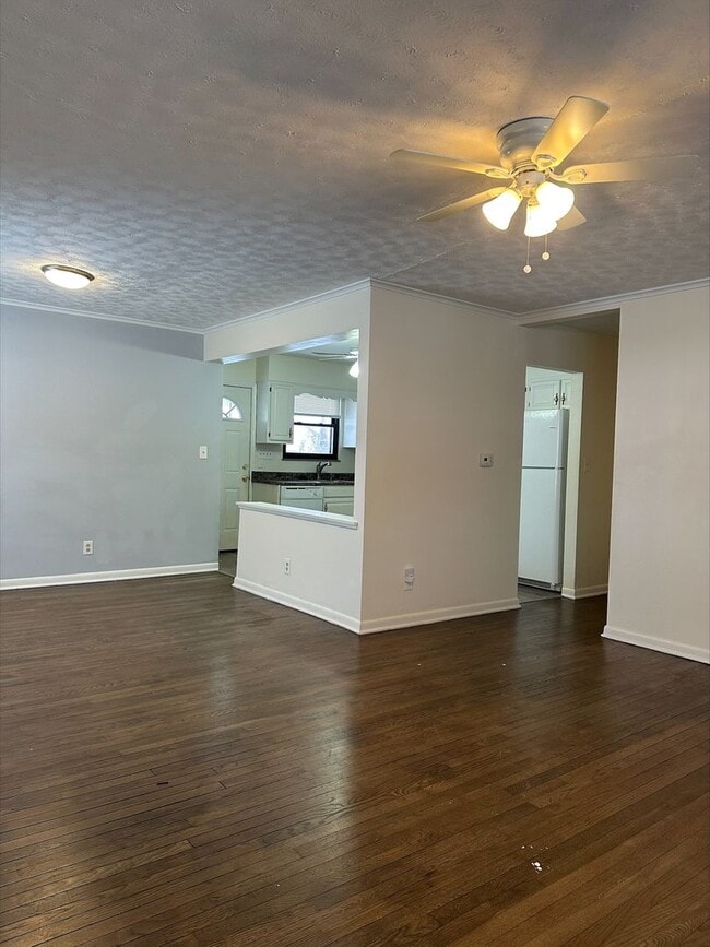 Building Photo - Welcome to this beautiful charming 3-bedroom, 2-bathroom house located in Columbus, OH!