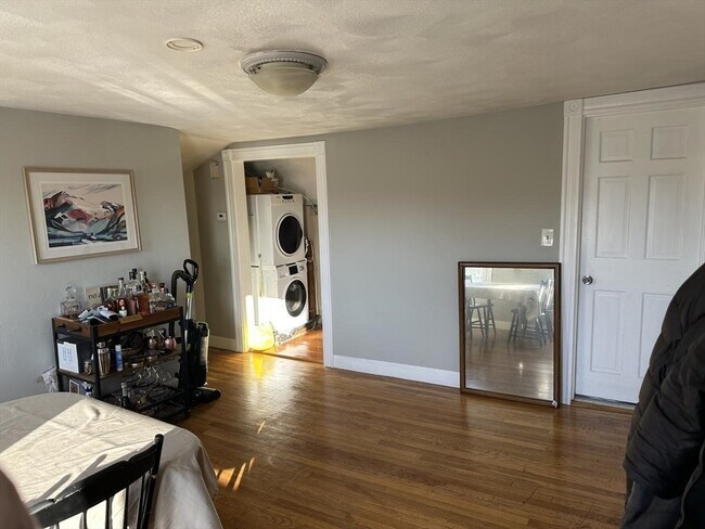 Building Photo - 123 Faneuil St