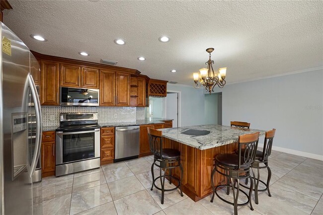 Building Photo - 6804 N Hubert Ave