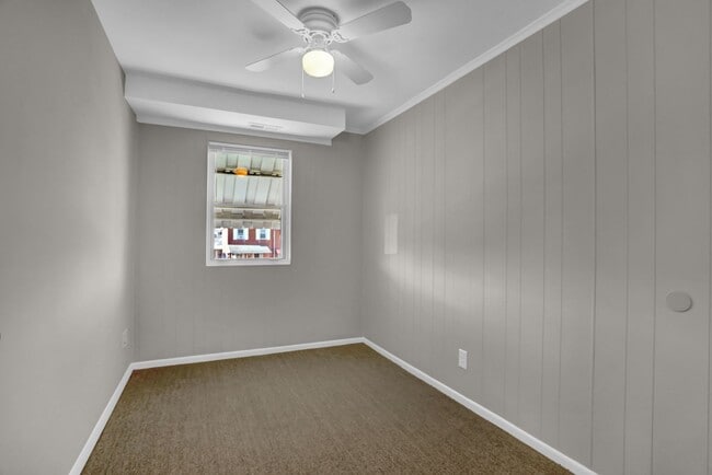 Building Photo - Completed Renovated Townhouse