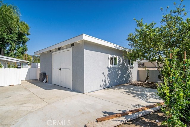 Building Photo - 9133 Laurel Ave