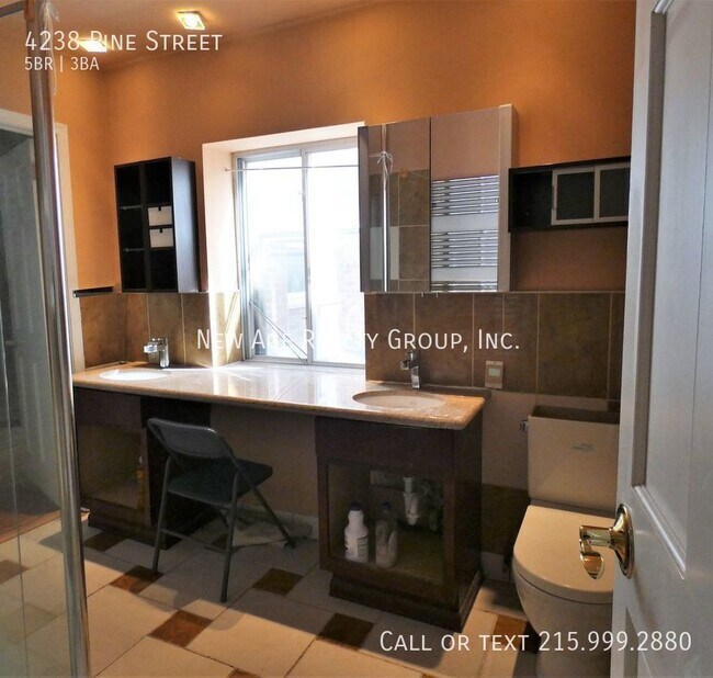 Building Photo - 4238 Pine St