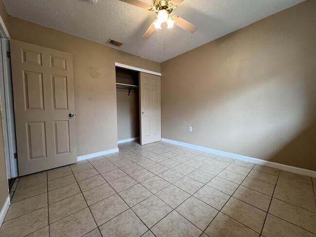 Building Photo - 116 Meadow Lark