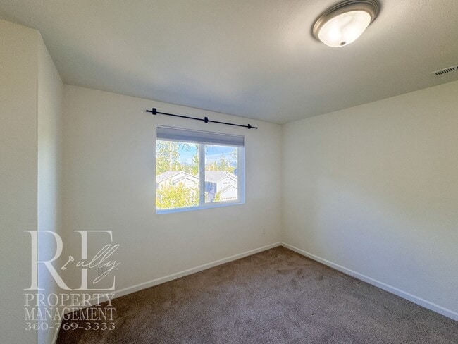 Building Photo - 4250 SE Horsehead Way
