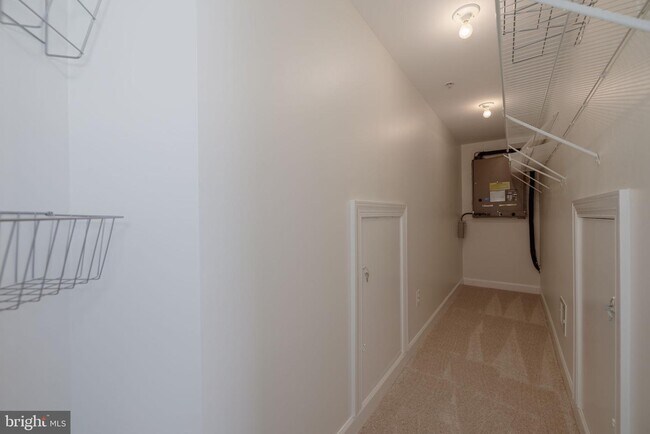 Building Photo - 5180 Brawner Pl