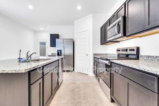 Building Photo - 2108 W Sheridan Ave