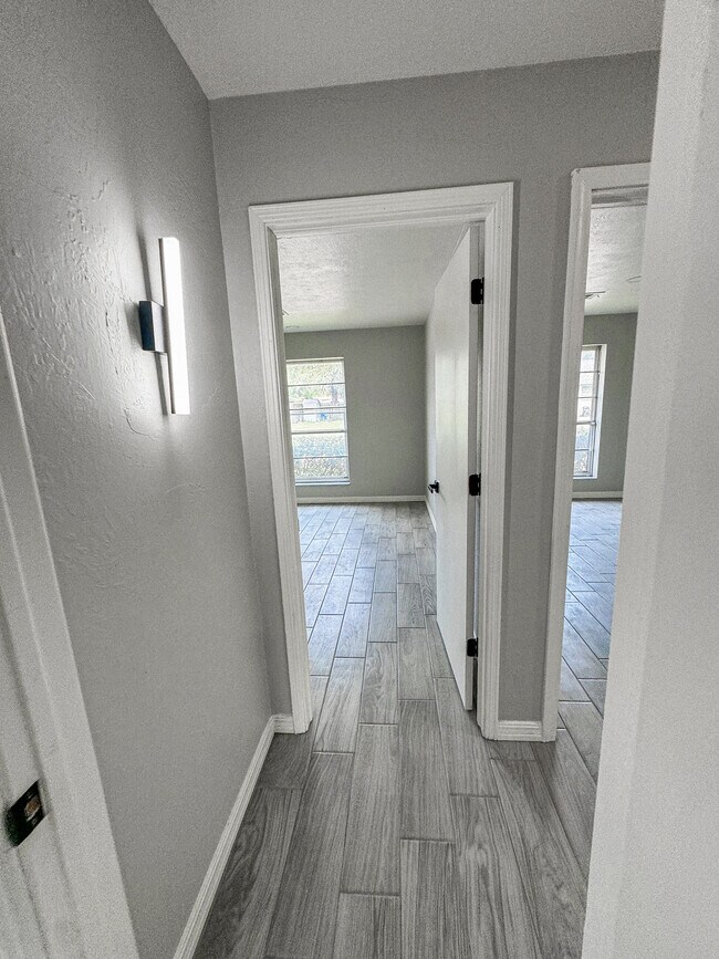 Building Photo - 2700 SW 85th St