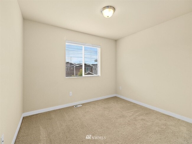 Building Photo - Beautiful Auburn Home You Will Not Want To...