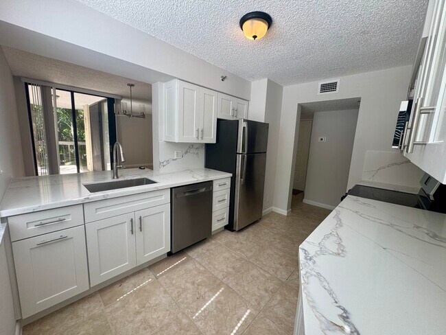 Building Photo - 955 Egret Cir