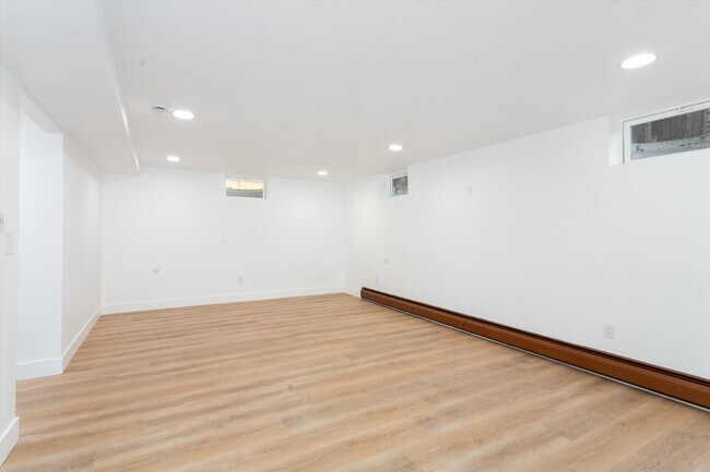 Building Photo - 1465 S Eaton St