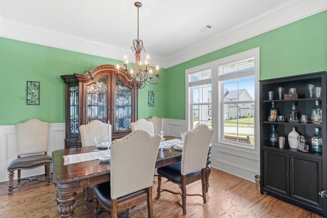 Building Photo - 3067 Rosewood Dr