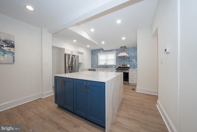 Building Photo - 717 Miller St