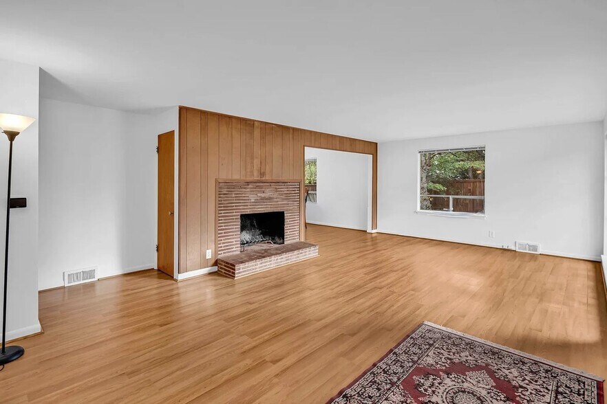 Building Photo - 3602 NE 75th St