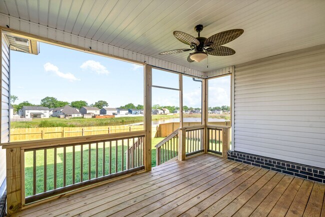 Building Photo - Pet Friendly Four Bedroom with Bonus!