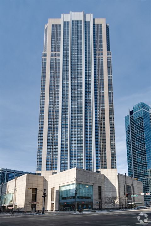 Building Photo - 512 N McClurg Ct