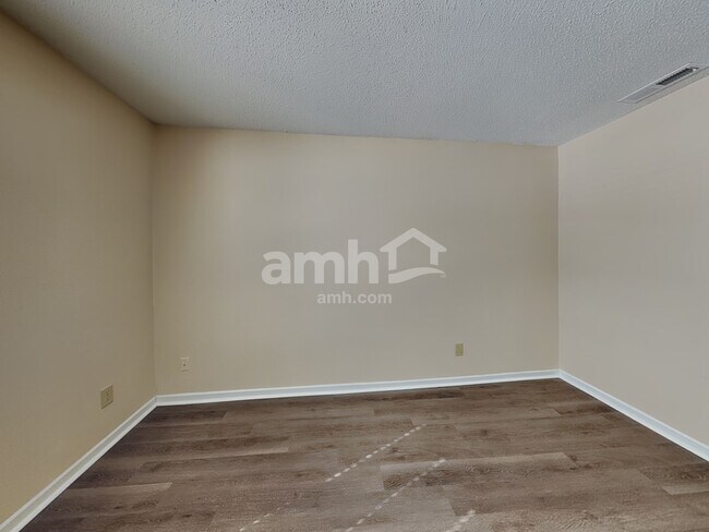 Building Photo - 10002 Big Bend Dr