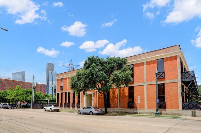 Building Photo - 915 N San Jacinto St