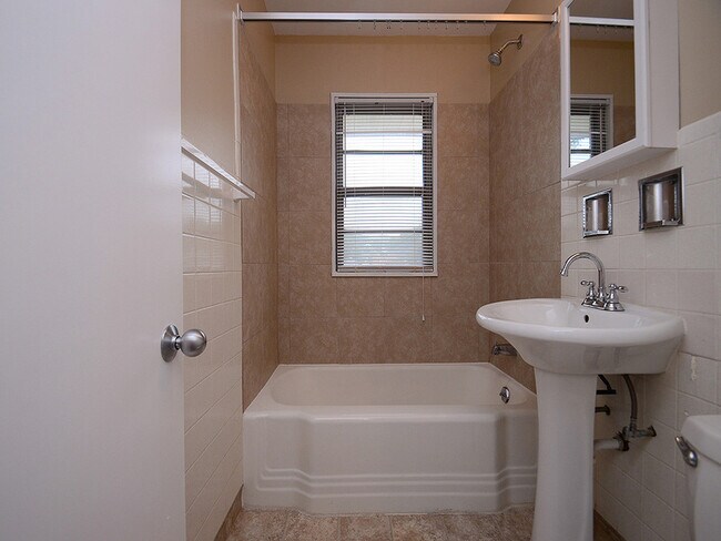 Building Photo - 4915 Mayberry St