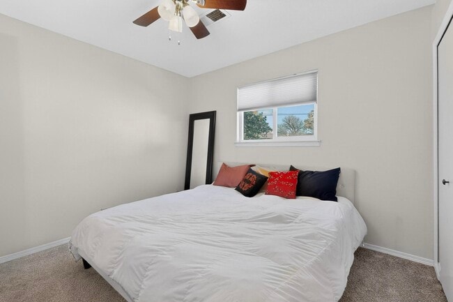 Building Photo - 6500 Martin Ct NE