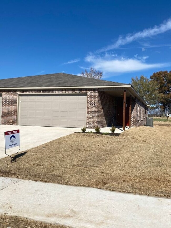 Building Photo - Available Now! Spacious 3-Bedroom, 2-Bath Duplex in Lawlis Ranch with Open-Concept Living