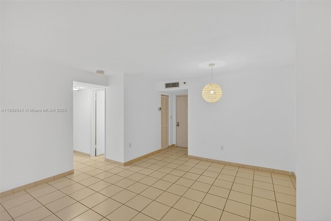 Building Photo - 6061 Collins Ave