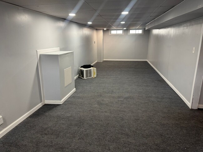 Building Photo - Single Family Home 3 beds 1 bath Available...