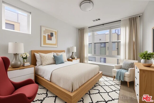 Building Photo - 2753 Waverly Dr