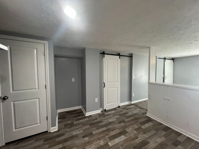 Building Photo - 2218-C Murchsion Rd. ~Murchison ~ 2 WEEKS FREE