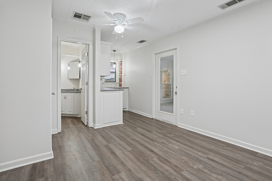 Apt Bed - 11461 Gator Ln