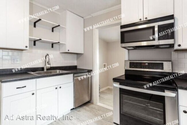 Building Photo - 821 N Crysler Ave