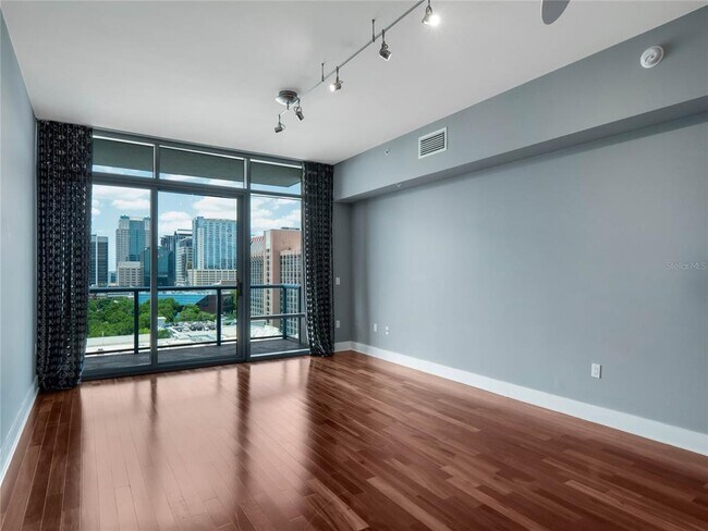 Building Photo - 260 S Osceola Ave