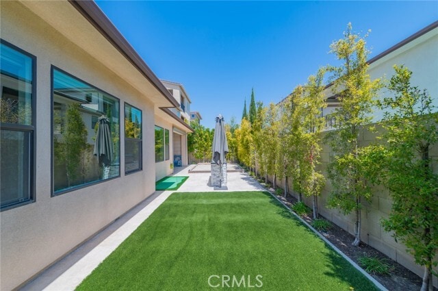 Building Photo - 60 Ray