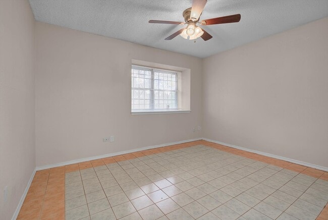 Building Photo - 5867 Village Forest Ct