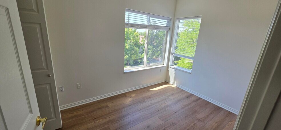 Building Photo - 765 E 560 N
