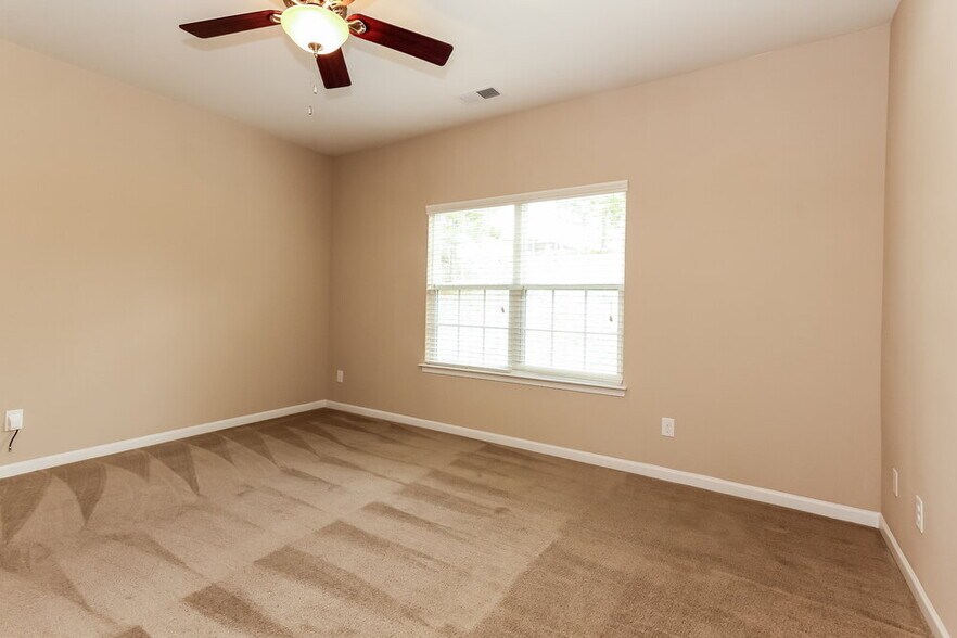 Building Photo - 3324 Mortemer Ln