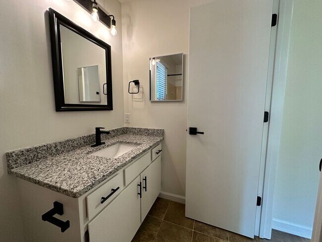 Building Photo - 112 Glenn Bridge Road