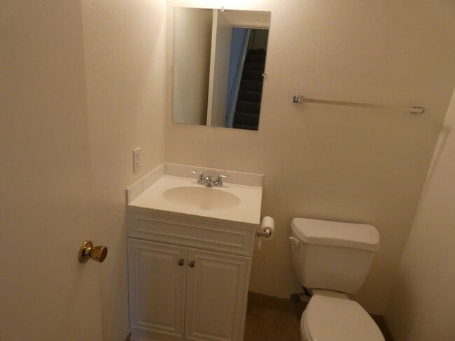 Building Photo - Townhouse in South Santa Maria with 1 car ...