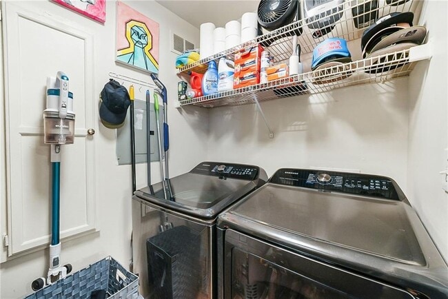 Building Photo - 815 McGill Park Ave NE