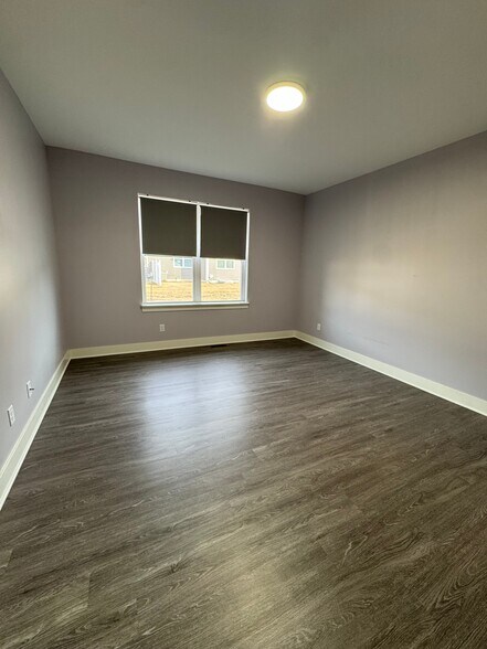 Building Photo - 3082 Charissas Plz