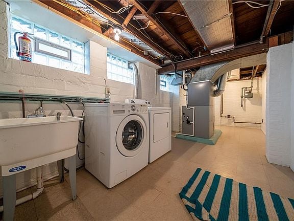 Building Photo - 2168 Richland Ave