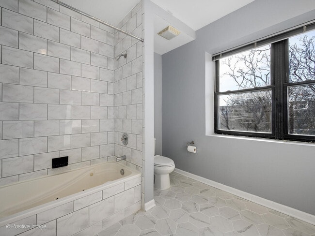 Building Photo - 4014 S Drexel Blvd