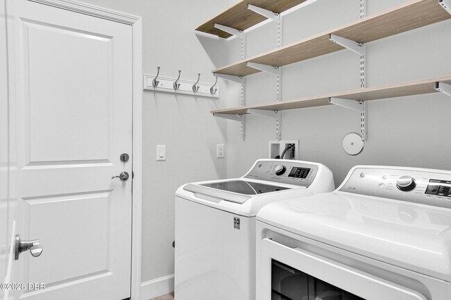 Building Photo - 358 Good Life Wy