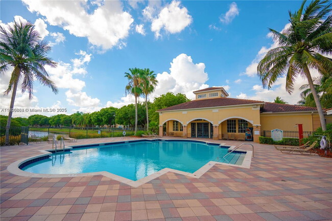 Building Photo - 2406 Centergate Dr