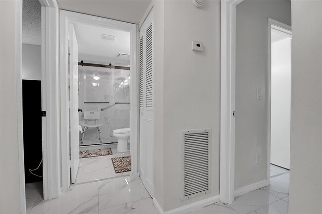 Building Photo - 260 NW 76th Ave