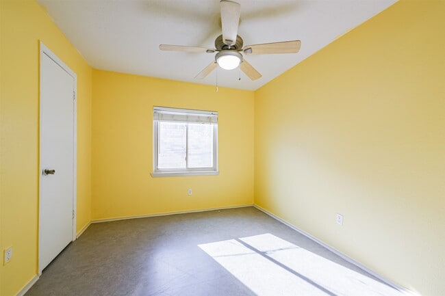 Building Photo - 2514 General Colony Dr