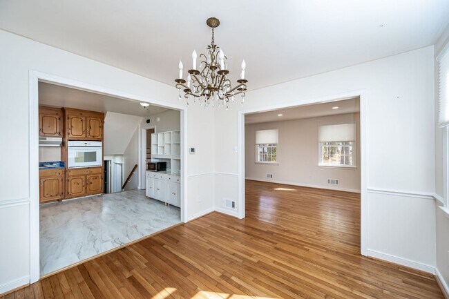 Building Photo - Spacious Chesterfield Home Move In Ready