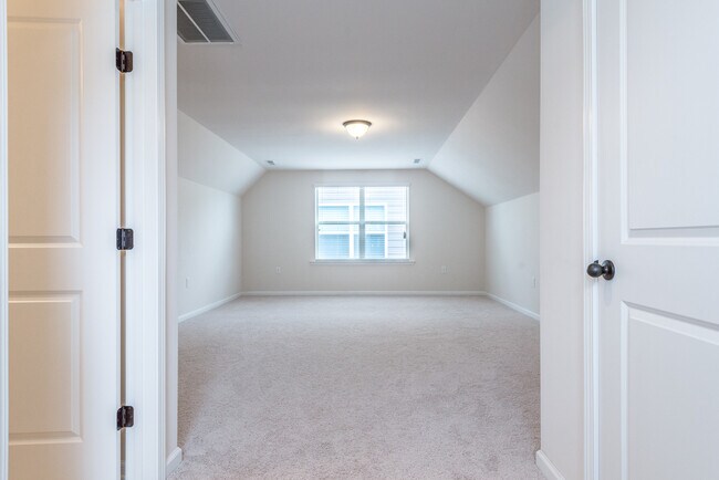 Building Photo - 247 Begen St