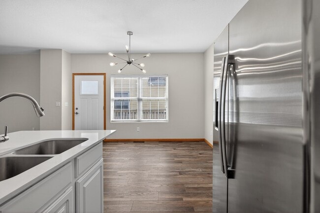 Building Photo - 3 Bedroom 3.5 bath