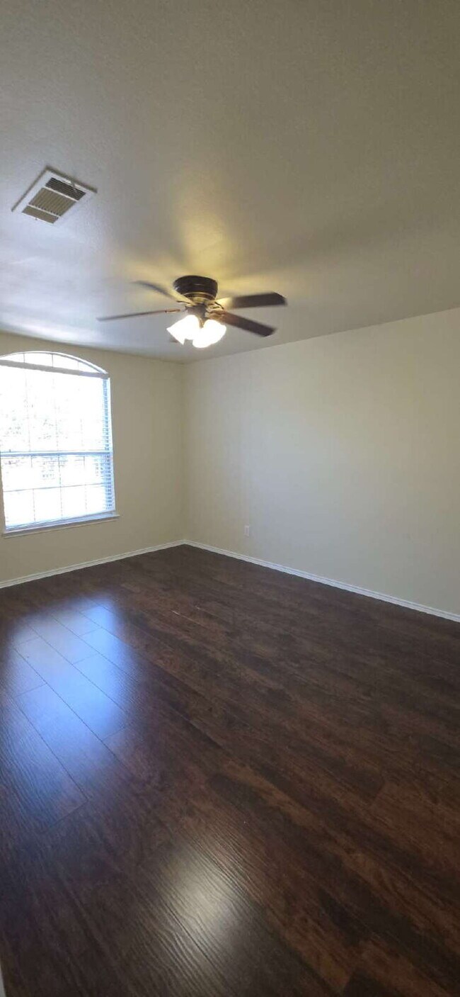 Building Photo - Expansive Mansfield Home with 5 Bedrooms, ...
