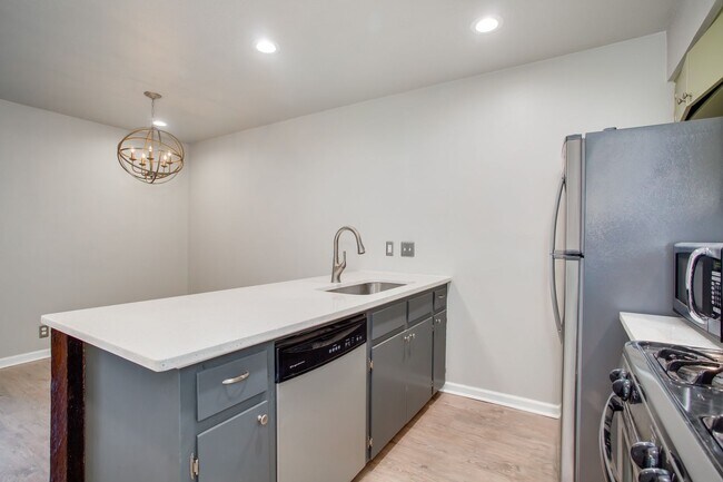 Building Photo - 2300 Trailside Dr